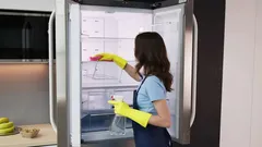 Eksperci zdradzają: jak często najlepiej czyścić lodówkę, aby zadbać o zdrowie i czystość